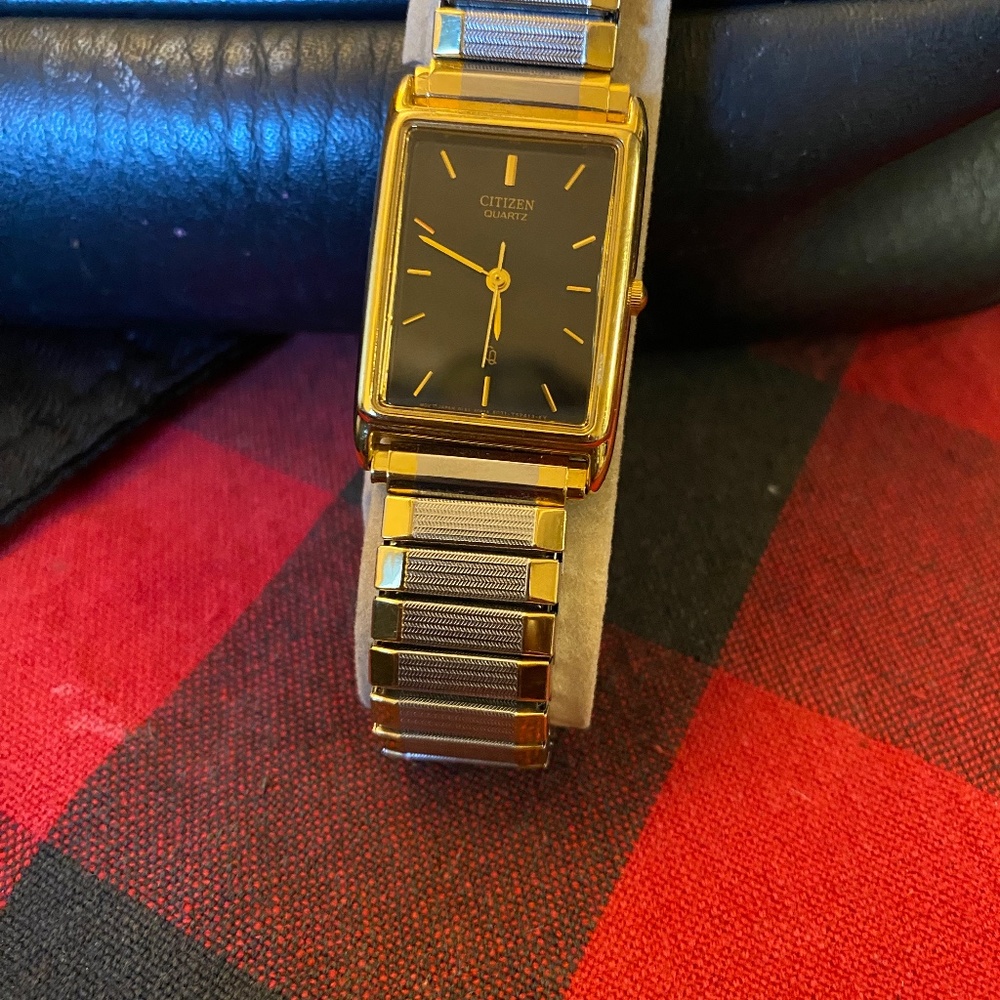 never worn citizen quartz watch(need battery)